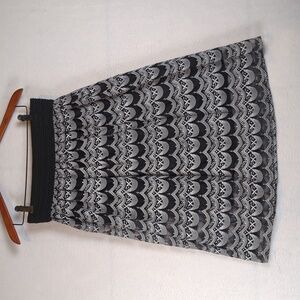 Me 2 Magic Black & White Patterned Midi‎ Skirt M